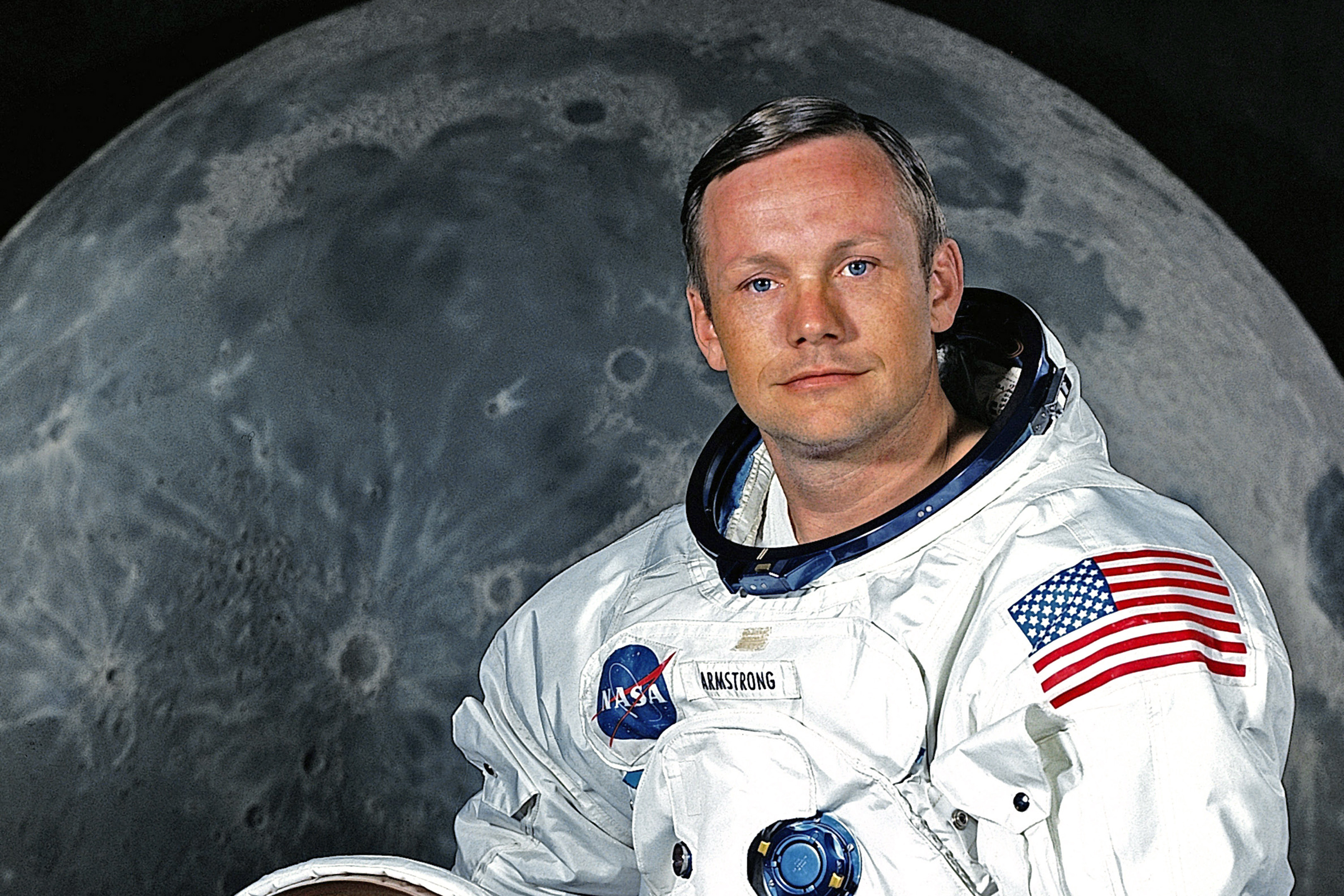 1 человек побывавший в космосе. Армстронг космонавт.