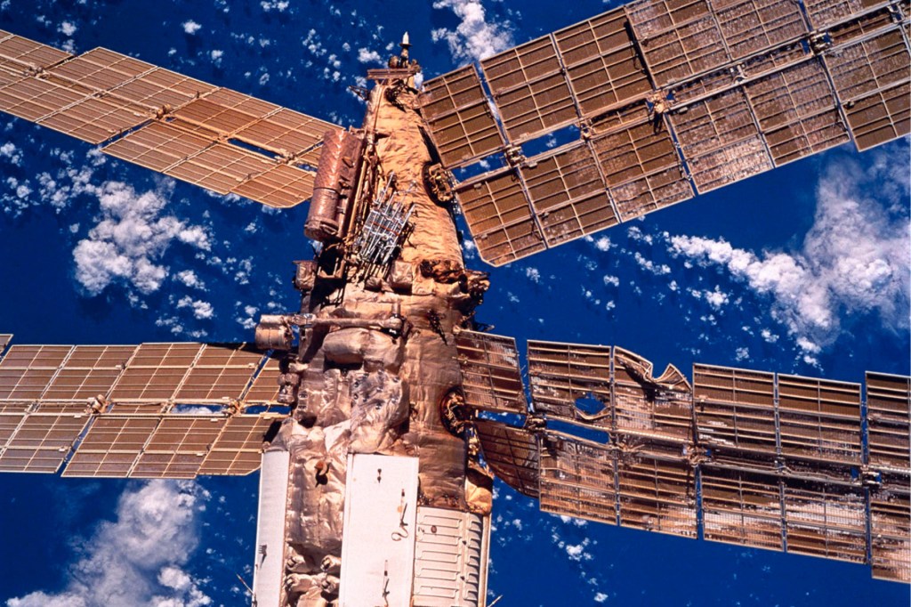 The Hot Mess That Was the Mir Space Station 