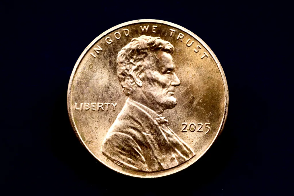 Close‑up of a 2025 U.S. penny on a dark background.
