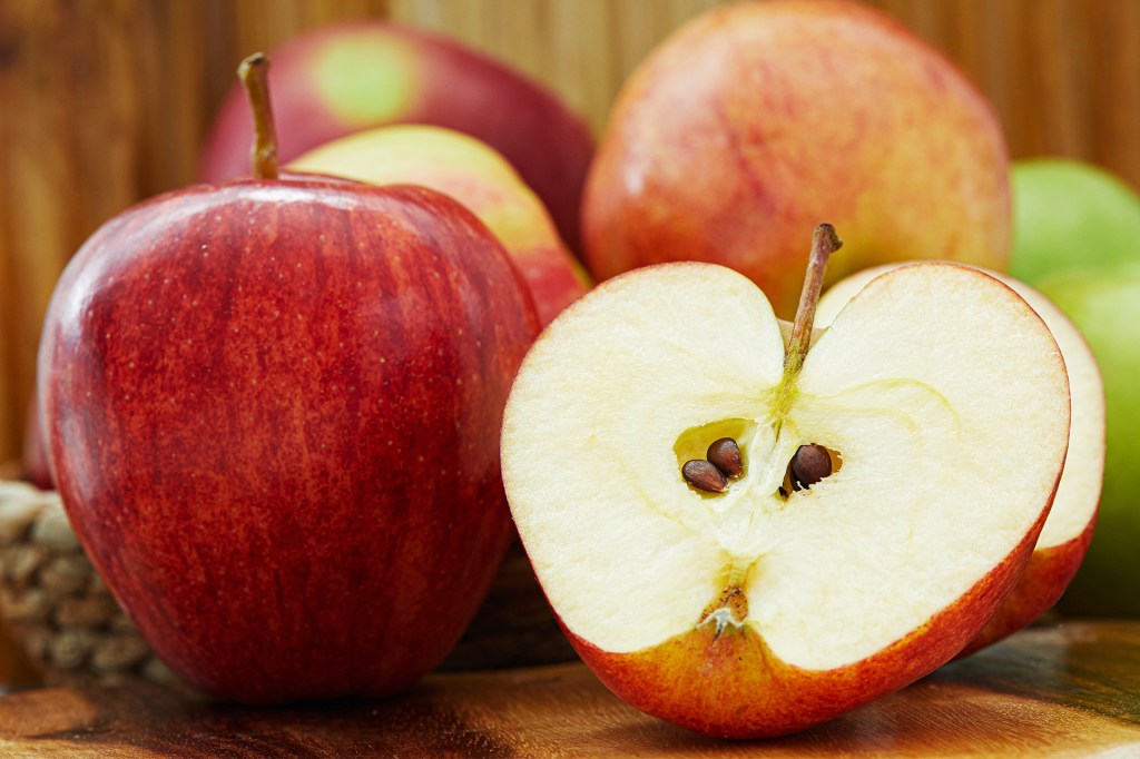 Whole and sliced apples show the seeds inside the fruit.